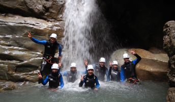 Teambuilding beim Canyoning Teambuilding beim Canyoning