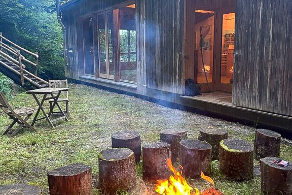 Waldschule mit Lagerfeuer