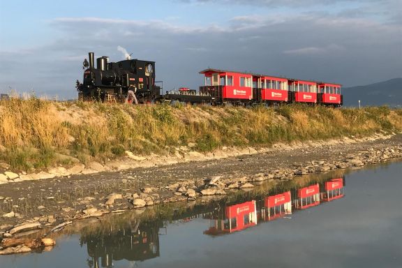 Rheinbähnle am Rheindamm