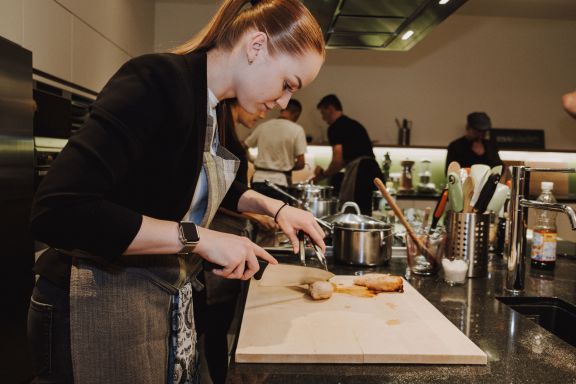 Frühlingsrollen-schneiden  Frühlingsrollen-schneiden
