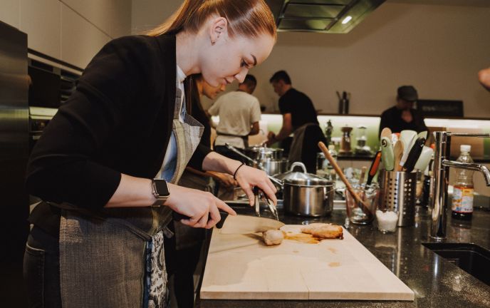 Frühlingsrollen-schneiden 