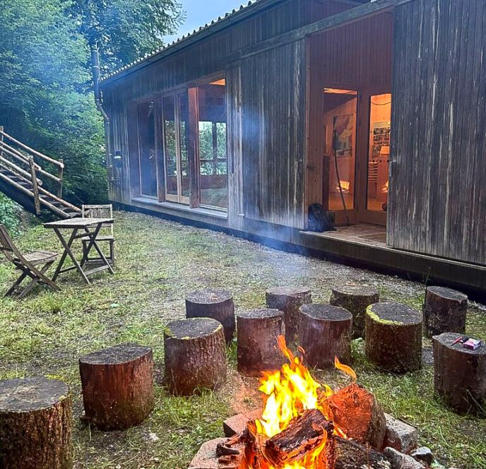 Waldschule mit Lagerfeuer 